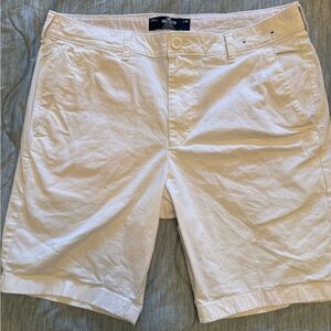 Hollister Men's Cream Flat Front Shorts